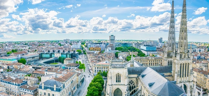 Vue de la ville de Bordeaux où les chaudières sont nombreuses.