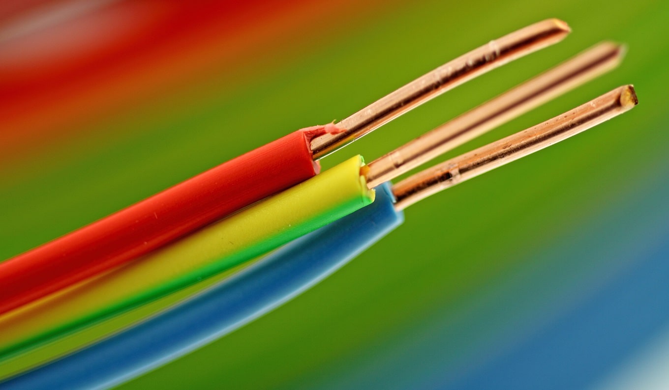 Courant électrique monophasé ou triphasé