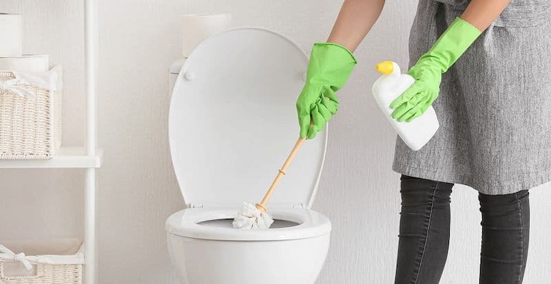wc en train d'être détratrés