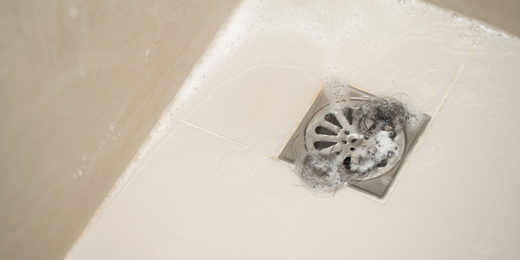 Douche qui à du mal à s'évacuer