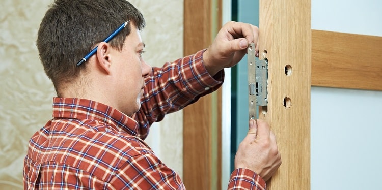 Gâche de la serrure d'une porte