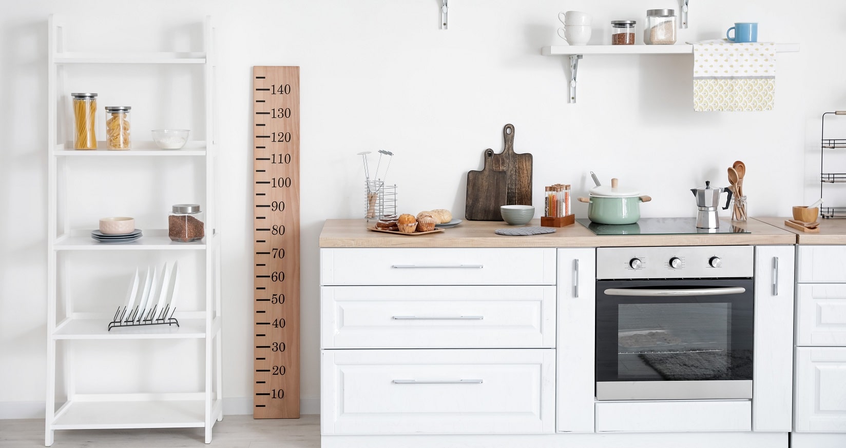 Stadiomètre pour mesurer la hauteur d'un plan de travail de cuisine