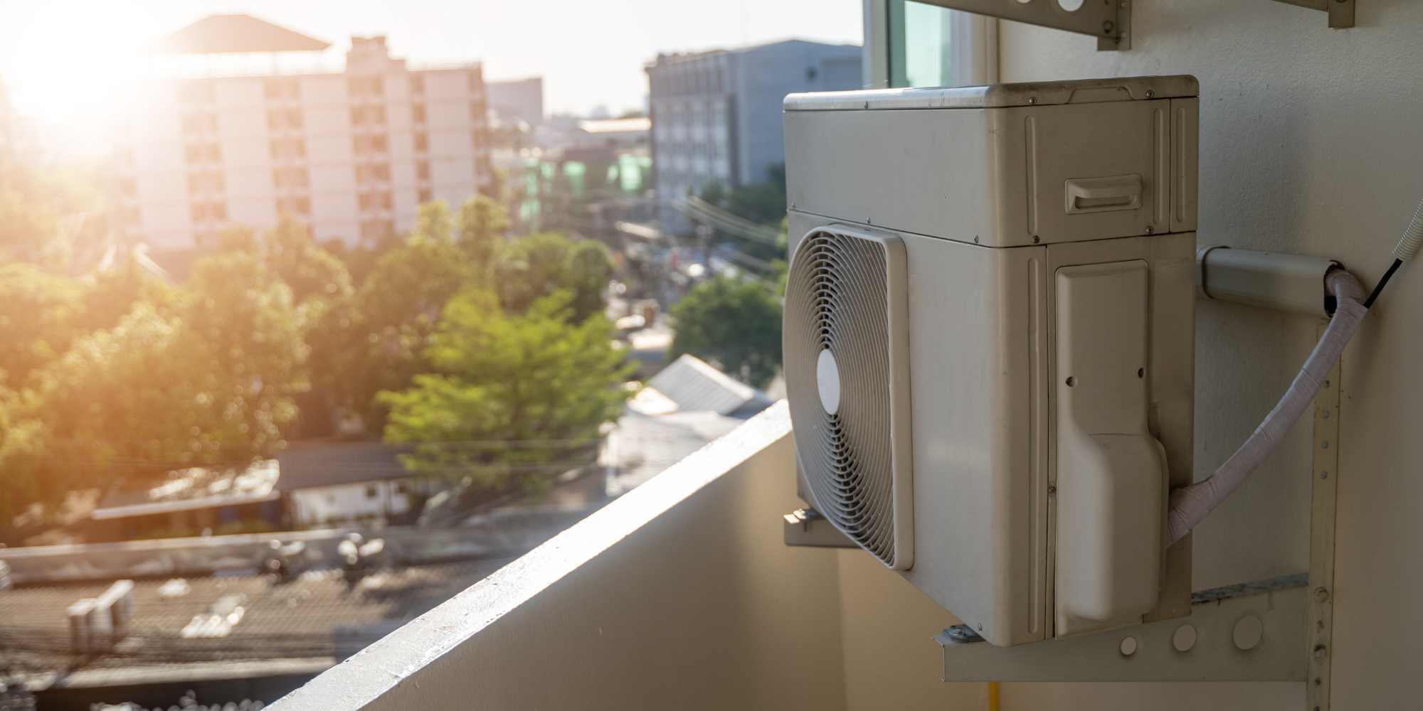 pompe à chaleur sur un balcon