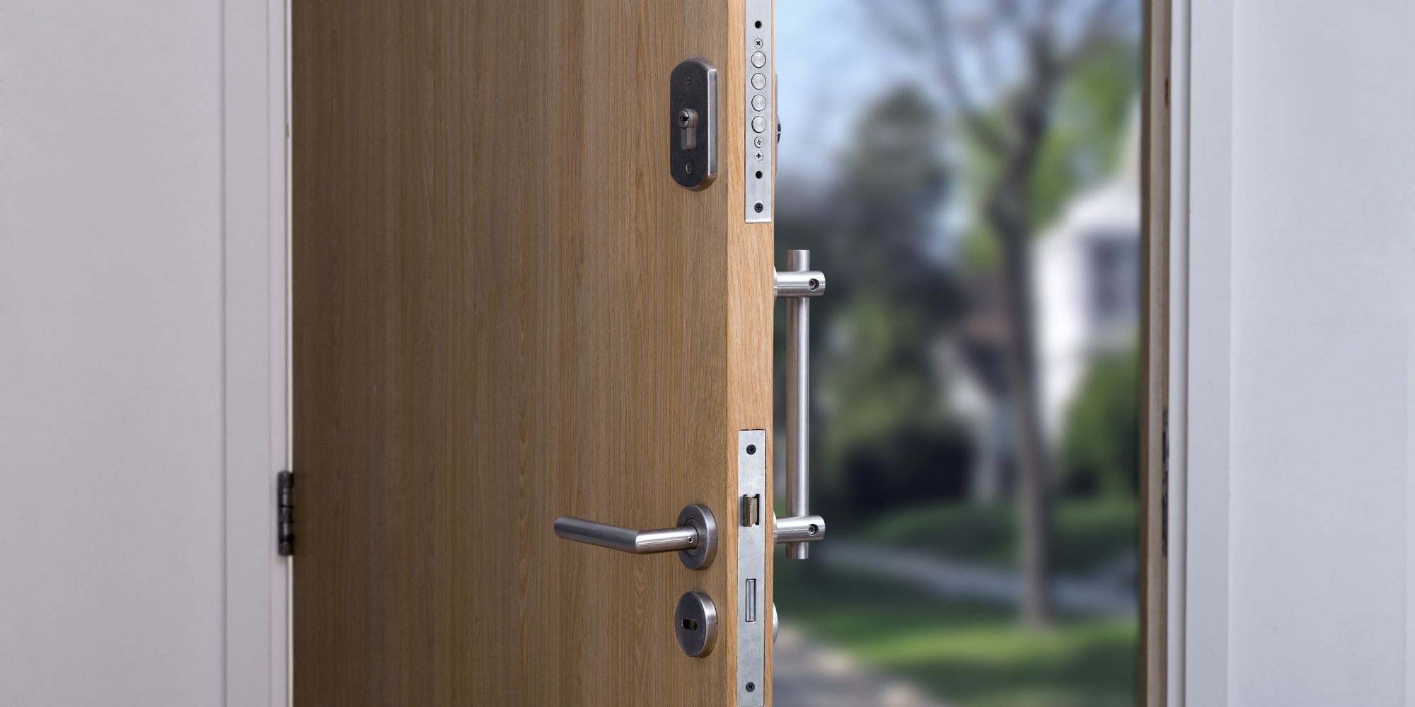 porte d'entrée blindée d'une maison