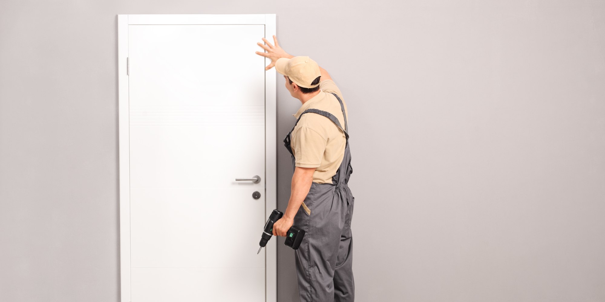 pose d'une porte dans une cloison en placo
