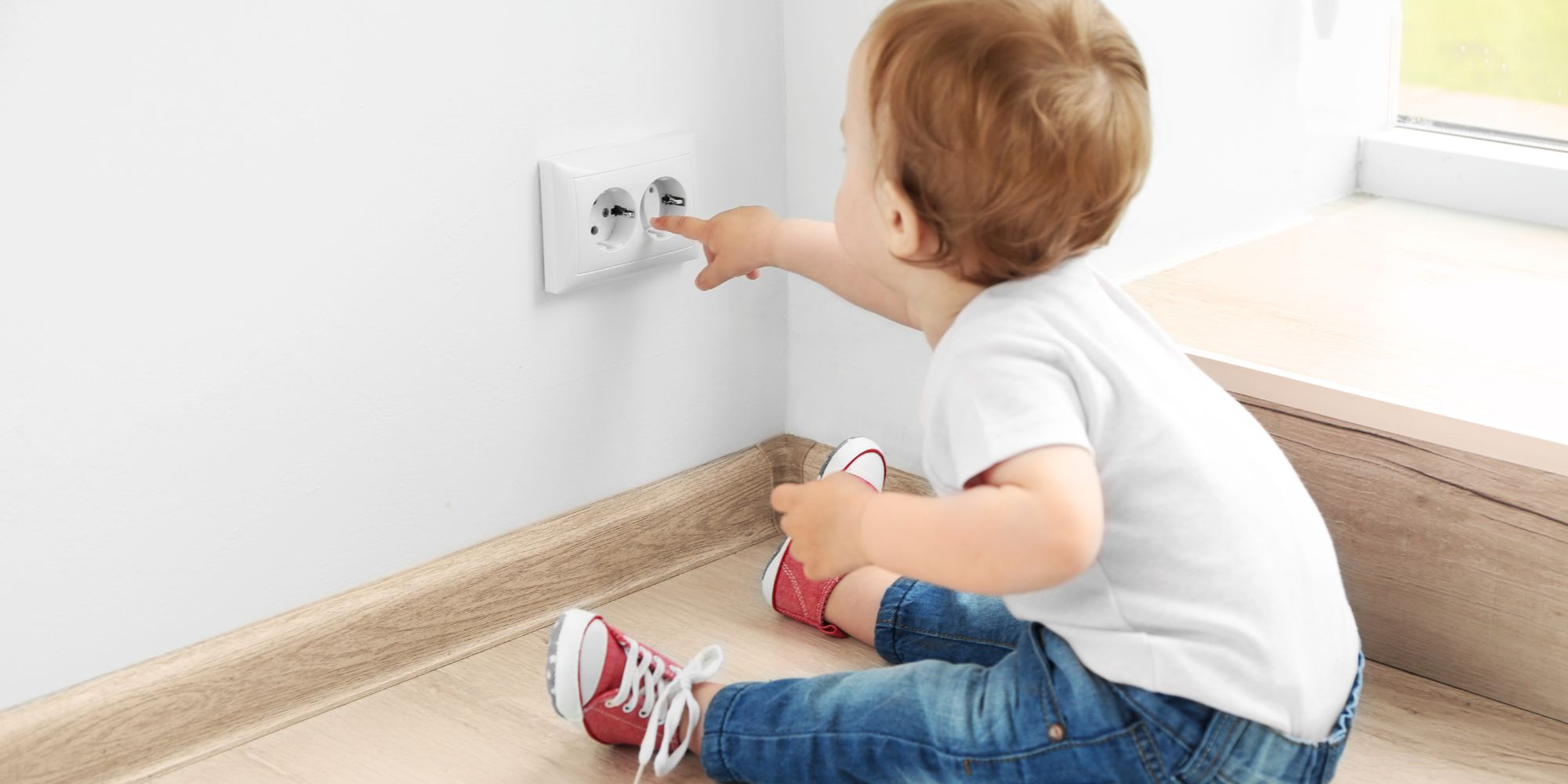 danger des prises électriques pour les enfants