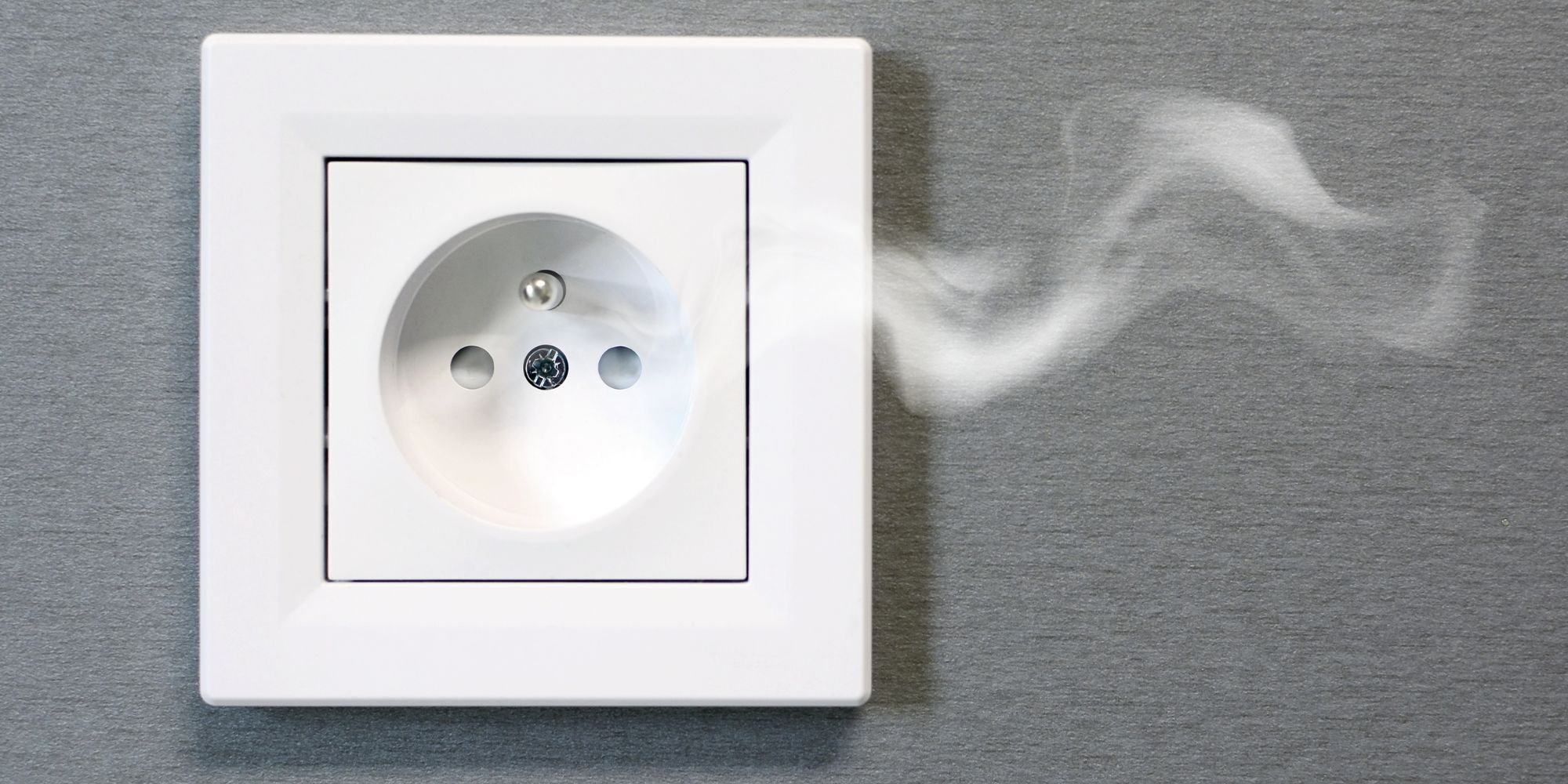 Prise électrique qui fume