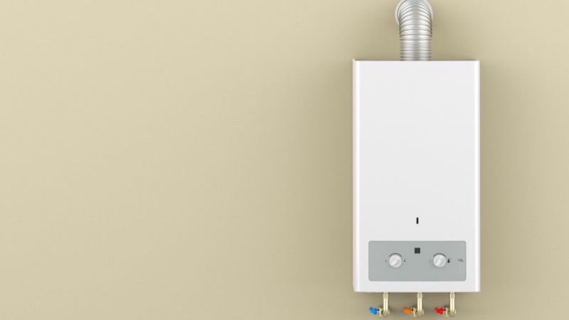 chaudiere gaz murale sur un mur beige
