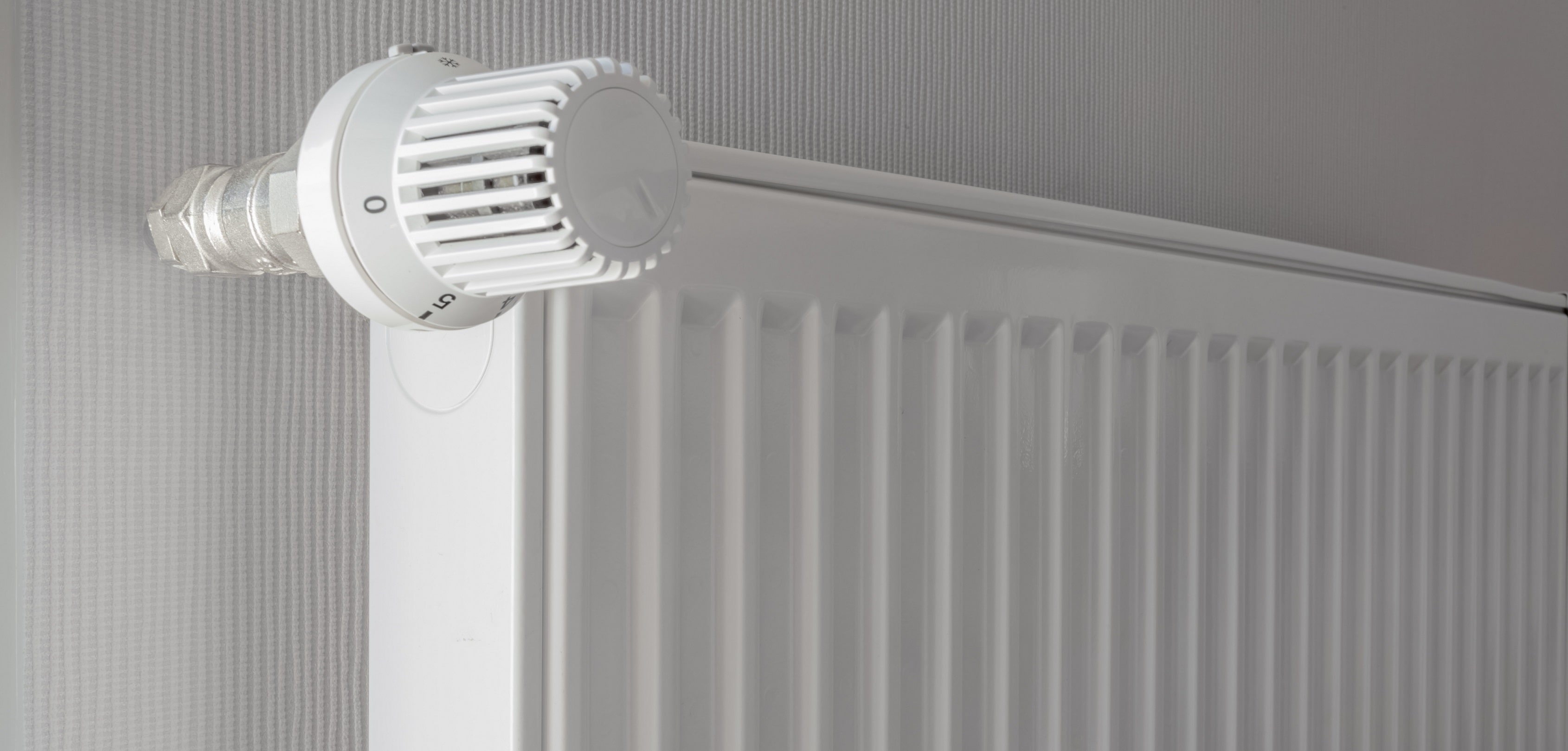 Radiateur équipé d'une tête de robinet thermostatique