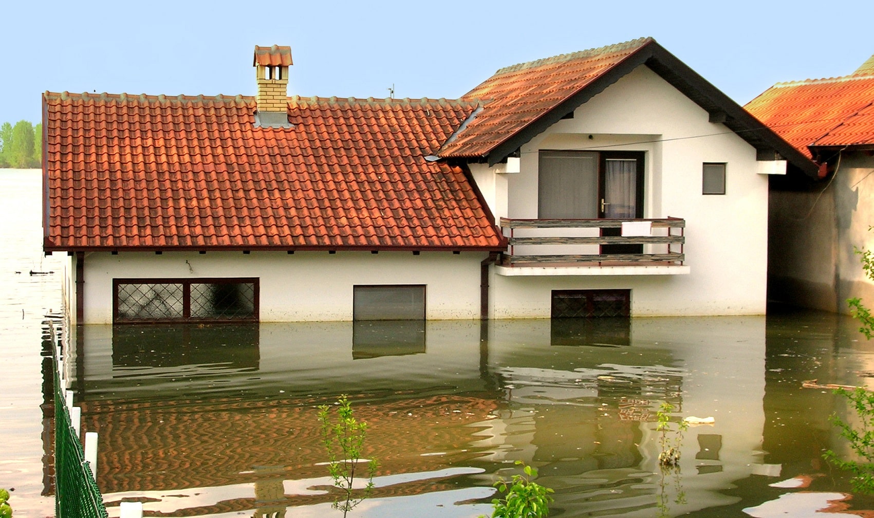 Vue d'une maison inondée