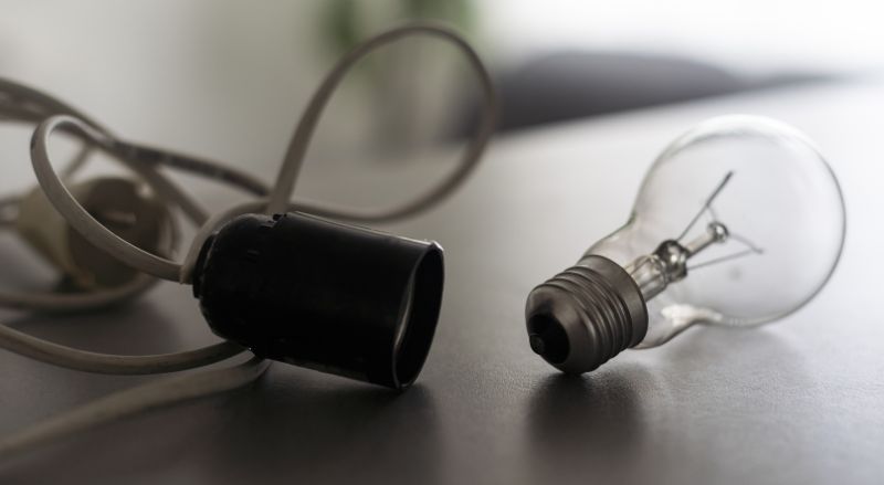 douille de lampe pour ampoule sur fond noir