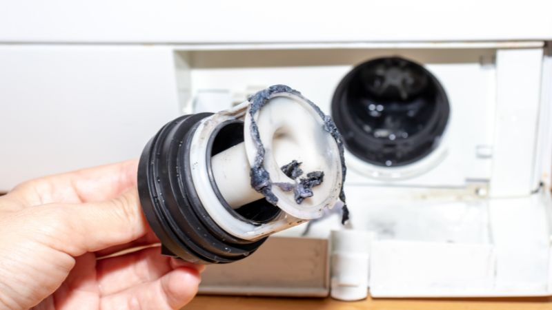 filtre de vidange de machine a laver obstrue par des fibres