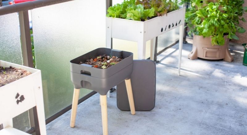 composteur d'appartement sur un balcon