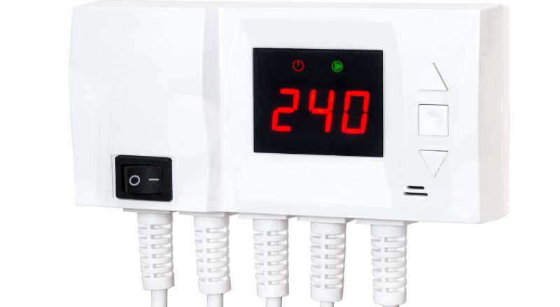 controleur avec affichage numerique pour pompe solaire et pompe de circulation de chauffage central