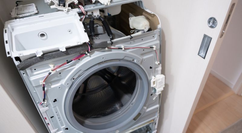 machine a laver en cours de demontage pour reparation