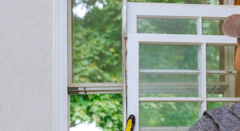 démontage d'une fenêtre pour rénovation
