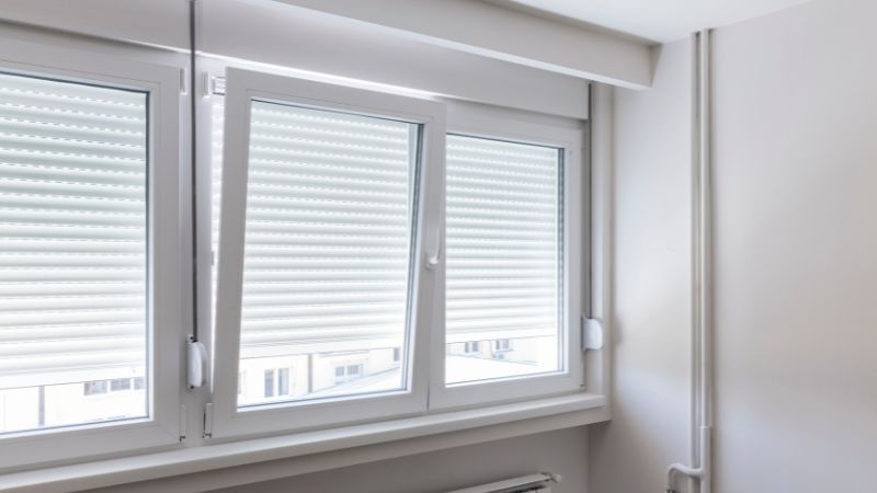 Fenêtre double vitrage en PVC avec stores intégrés