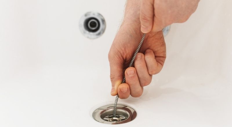 furet de plombier pour déboucher une douche