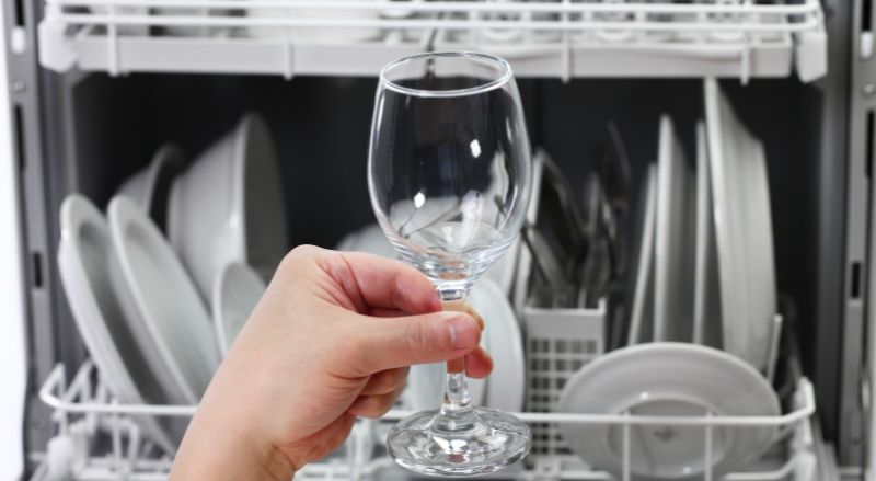 liquide de rincage dans un lave-vaisselle