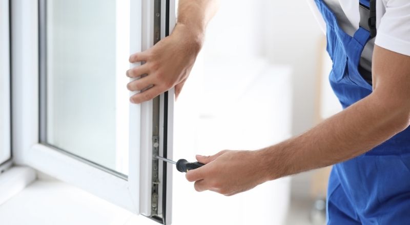 réglage d'une fenêtre par un professionnel
