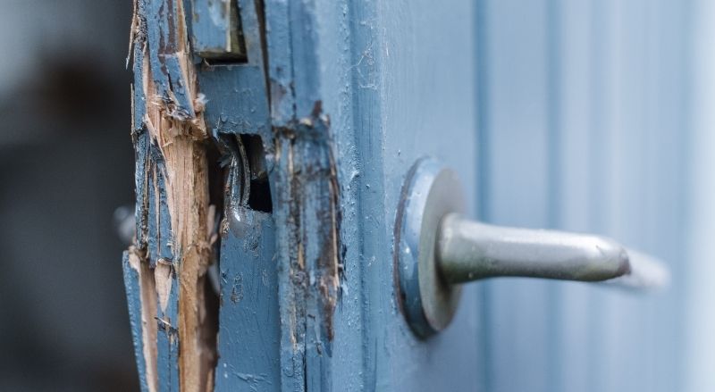 serrure de porte forcée