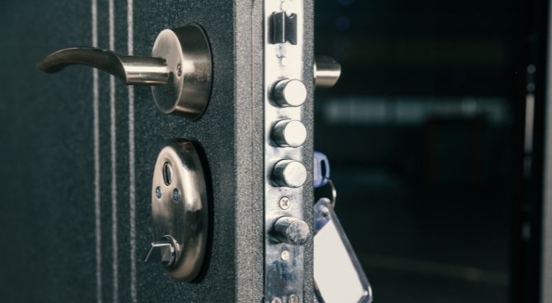 serrure a2p sur une porte